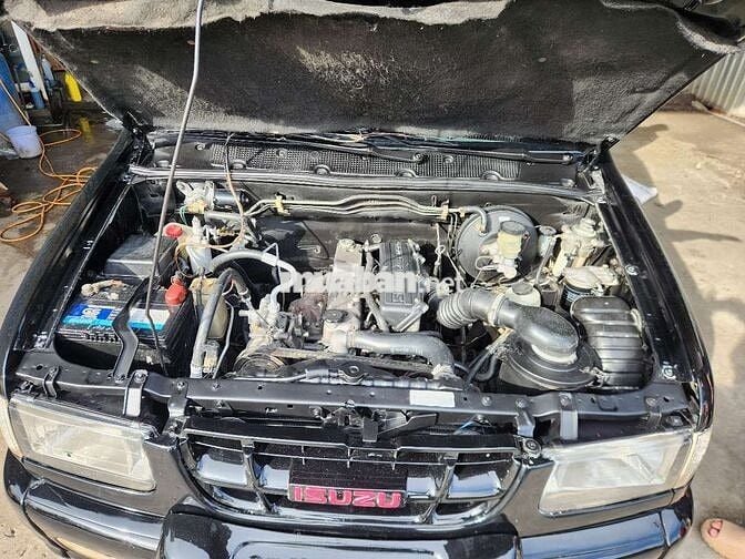 Isuzu Hi.Lander 2004 Số sàn Đen