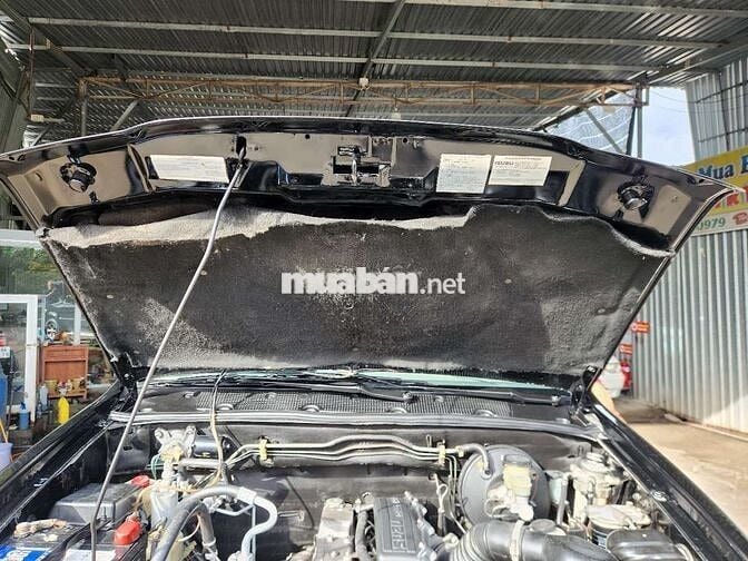 Isuzu Hi.Lander 2004 Số sàn Đen