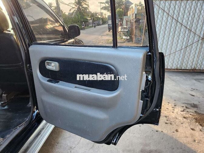 Isuzu Hi.Lander 2004 Số sàn Đen