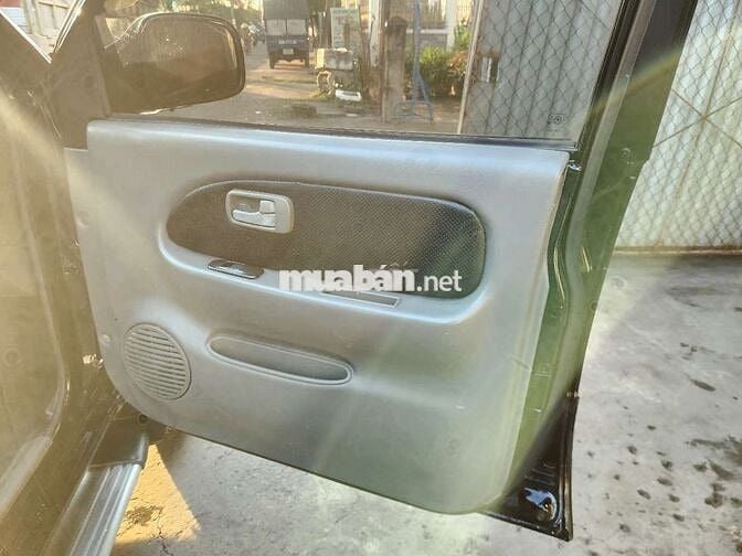 Isuzu Hi.Lander 2004 Số sàn Đen