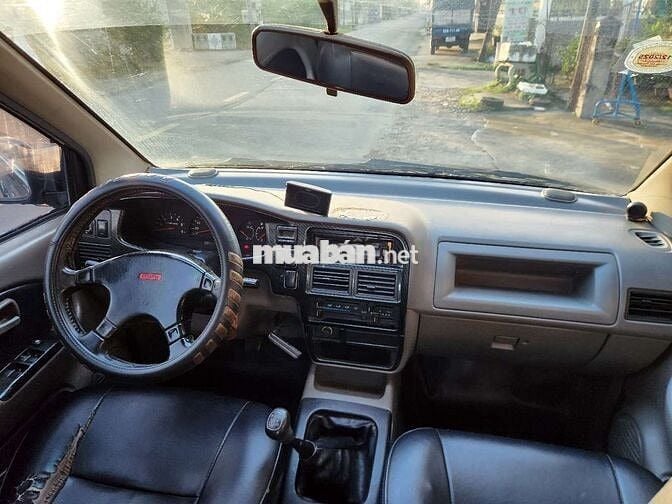 Isuzu Hi.Lander 2004 Số sàn Đen