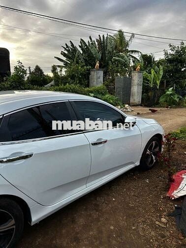 Honda Civic 1.5 Turbo Trắng 2018