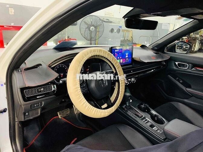 Honda Civic RS 2024 - 10.000km Siêu Đẹp Hãng Bán