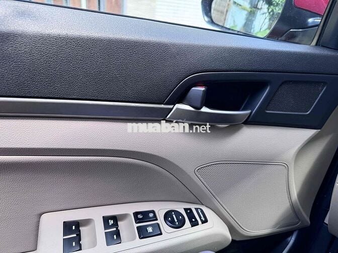 Hyundai Elantra 2019 2.0AT - 80000 km