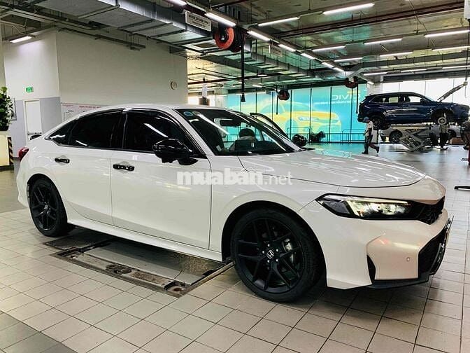 Honda Civic RS 2024 - 10.000km Siêu Đẹp Hãng Bán