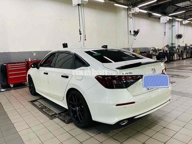 Honda Civic RS 2024 - 10.000km Siêu Đẹp Hãng Bán