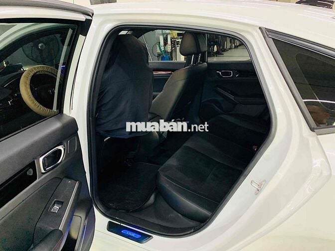 Honda Civic RS 2024 - 10.000km Siêu Đẹp Hãng Bán