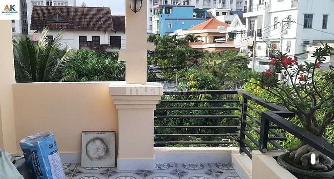 Bán nhà 2 tầng sân vườn ngay đường số 4. DT 136.9m2 ngang 7m, SHR.