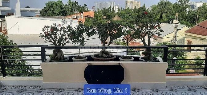 Bán nhà 2 tầng sân vườn ngay đường số 4. DT 136.9m2 ngang 7m, SHR.