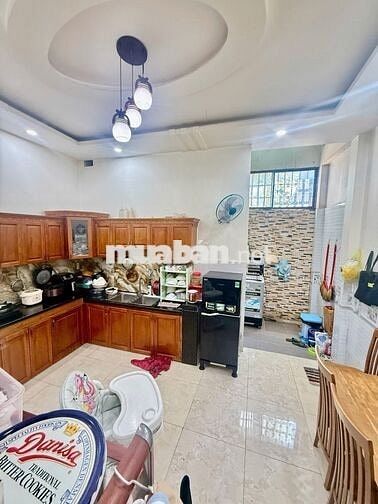 CHỦ KẸT TIỀN CẦN BÁN GẤP NHÀ DIỆN TÍCH HIẾM 3 TẦNG 5x15 TCH QUẬN 12