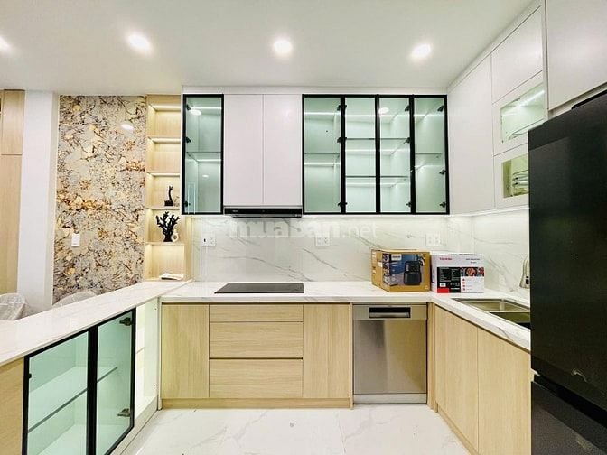 Bán nhà 3 tầng ngay Đ. Hoa Lan, Phường 2, Phú Nhuận 64m2(4,2m x 15m)SR