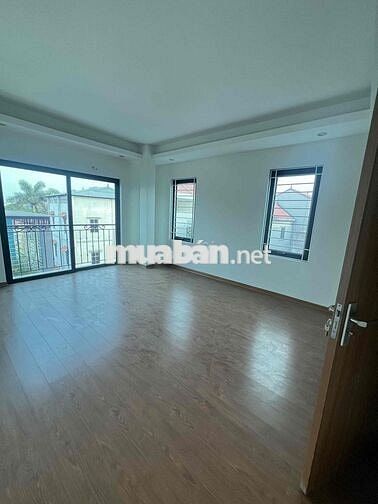 Cho thuê nhà ở 5tầng có thang máy 35m2 ngõ 199 Liên Mạc