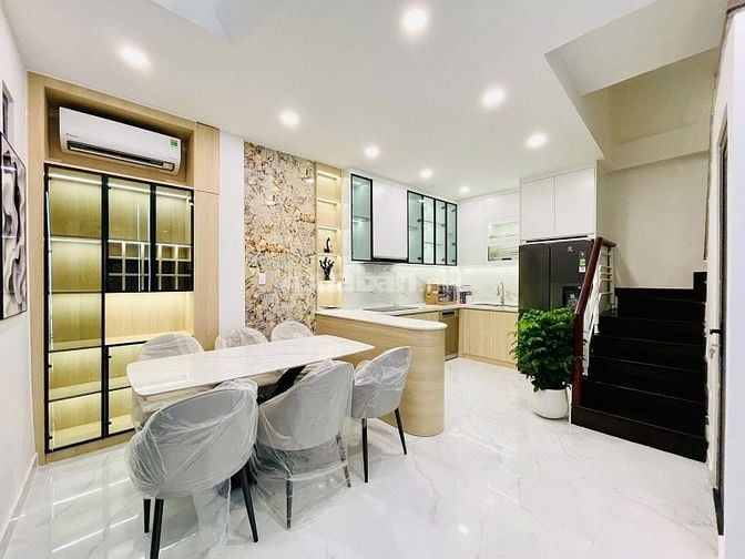 Bán nhà 3 tầng ngay Đ. Hoa Lan, Phường 2, Phú Nhuận 64m2(4,2m x 15m)SR