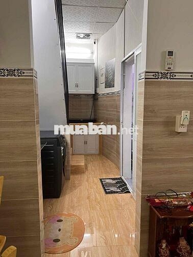 Cho thuê nhà nguyên căn Quận 4, diện tích 32m2, Đường Bến Vân Đồn.