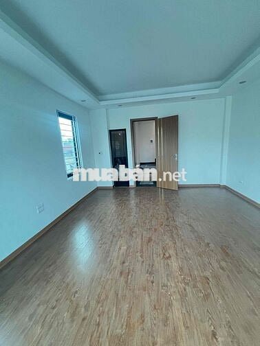 Cho thuê nhà ở 5tầng có thang máy 35m2 ngõ 199 Liên Mạc