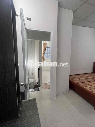 Cho thuê nhà nguyên căn Quận 4, diện tích 32m2, Đường Bến Vân Đồn.