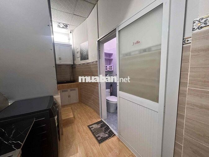 Cho thuê nhà nguyên căn Quận 4, diện tích 32m2, Đường Bến Vân Đồn.