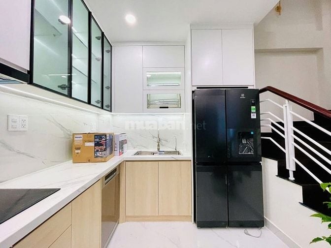 Bán nhà 3 tầng ngay Đ. Hoa Lan, Phường 2, Phú Nhuận 64m2(4,2m x 15m)SR