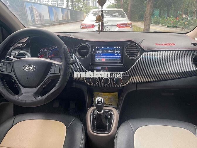 Hyundai i10 Bản đủ Đỏ