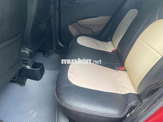 Hyundai i10 Bản đủ Đỏ