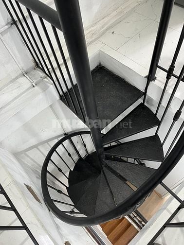 Cho Thuê nhà trong ngõ 16m2, 4 tầng, 2 ngủ, 2 wc, bếp, khách, Đống Đa