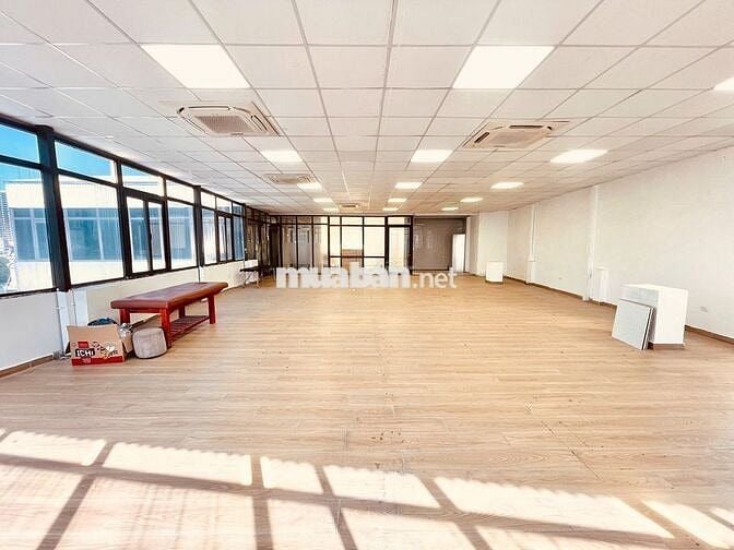 Chính chủ cần cho thuê văn phòng mặt phố Hoàng Cầu 160m2