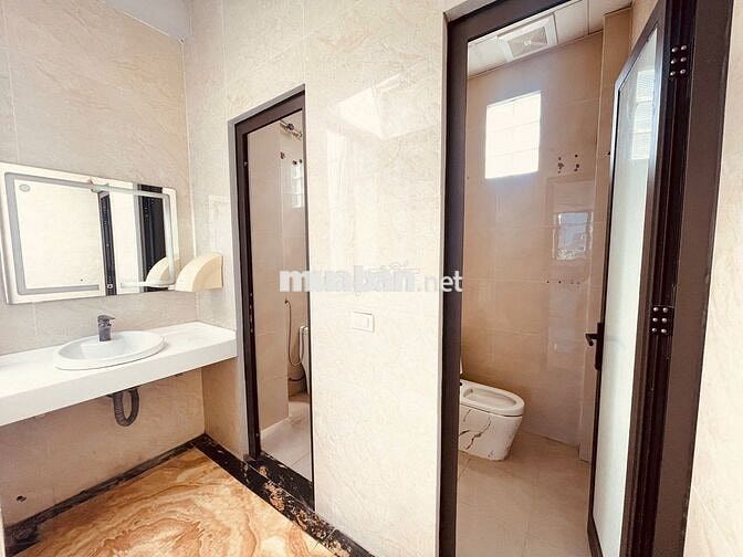 Chính chủ cần cho thuê văn phòng mặt phố Hoàng Cầu 160m2