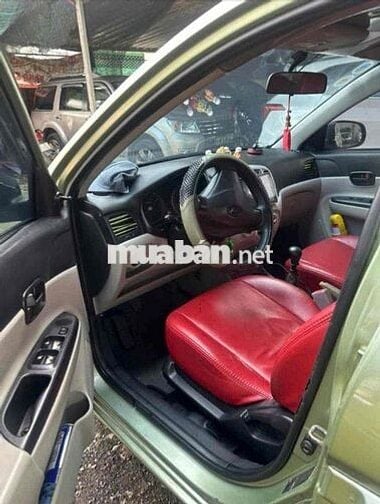 Hyundai Accent Xanh lá