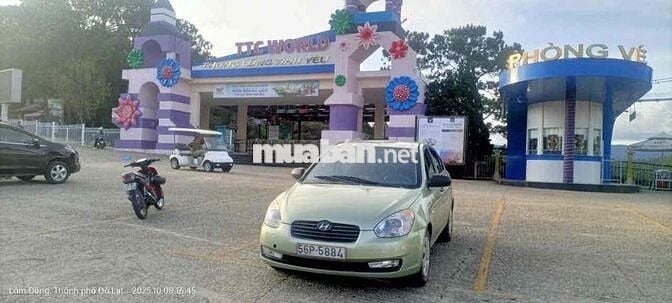 Hyundai Accent Xanh lá