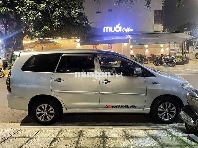 Toyota Innova 2014 2.0E - 300000