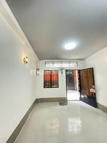 Chính chủ bán nhà hẻm 717 Trần Phú, P.4, Q.5, nhà mới đẹp ở liền