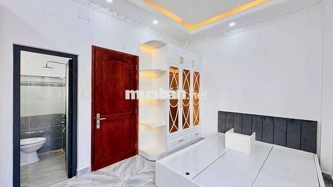 Nhà đẹp cần bán đường xe hơi gần Phú Mỹ Hưng quận 7