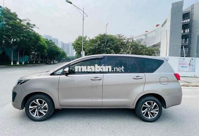 Toyota Innova 2021 E 2.0 MT - màu Đồng