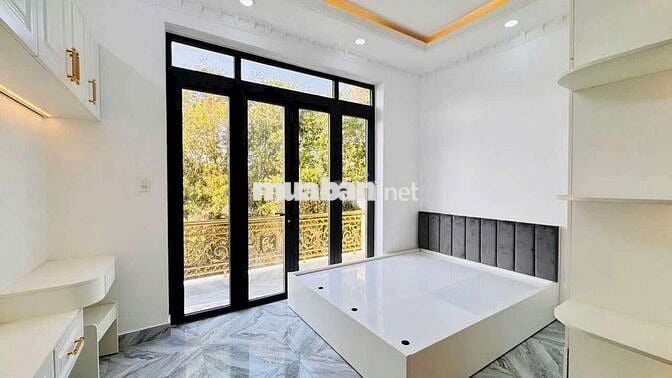 Nhà đẹp cần bán đường xe hơi gần Phú Mỹ Hưng quận 7