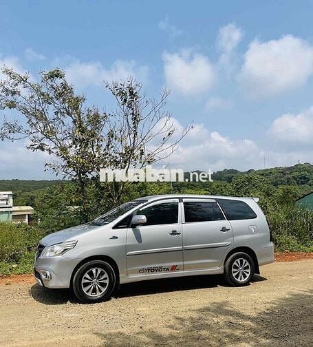 Toyota Innova 2014 2.0E - 300000