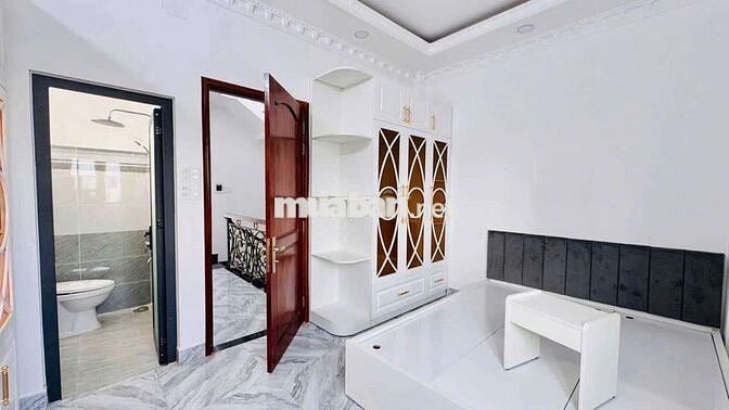 Nhà đẹp cần bán đường xe hơi gần Phú Mỹ Hưng quận 7