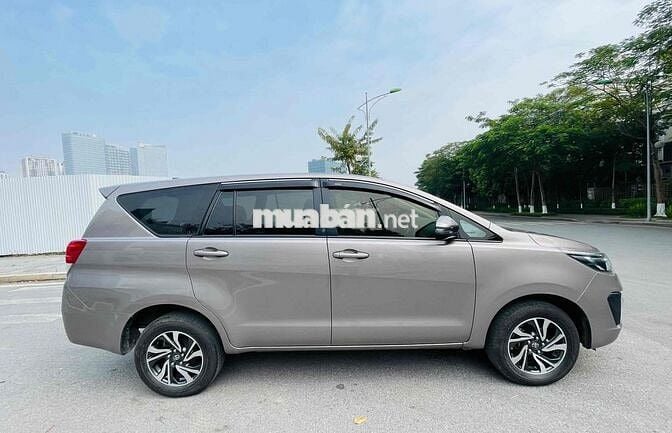 Toyota Innova 2021 E 2.0 MT - màu Đồng