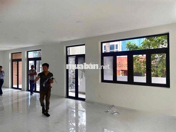 CHO THUÊ MẶT BẰNG BÙI THỊ XUÂN, QUẬN 1 (12x17m, 1 trệt 1 lầu suốt)