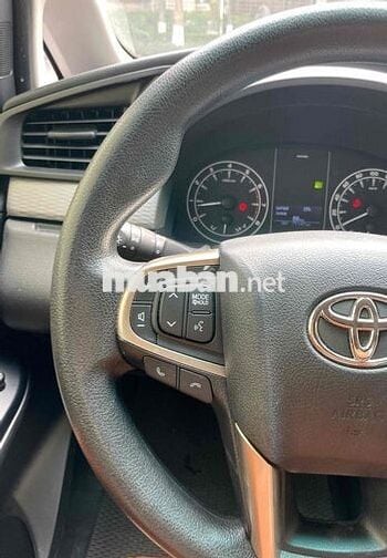 Toyota Innova 2021 E 2.0 MT - màu Đồng