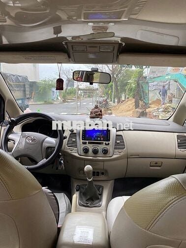 Toyota Innova Vàng cát 8 chỗ