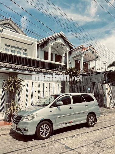 Toyota Innova 2014 2.0E - 300000