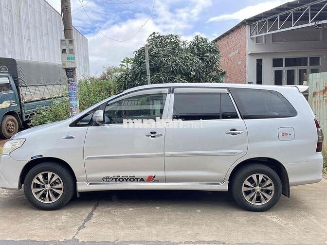 Toyota Innova 2014 2.0E - 300000