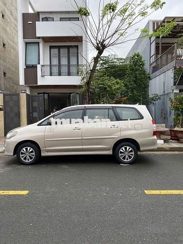 Toyota Innova Vàng cát 8 chỗ