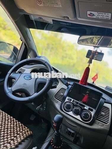 Toyota Innova 2014 2.0E - 300000