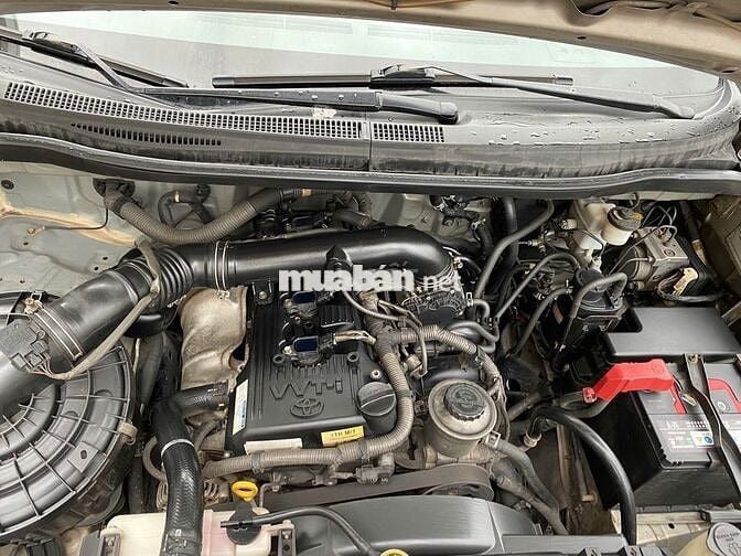 Toyota Innova Vàng cát 8 chỗ