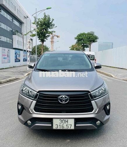 Toyota Innova 2021 E 2.0 MT - màu Đồng