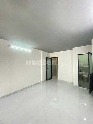 Chính chủ bán nhà hẻm 717 Trần Phú, P.4, Q.5, nhà mới đẹp ở liền