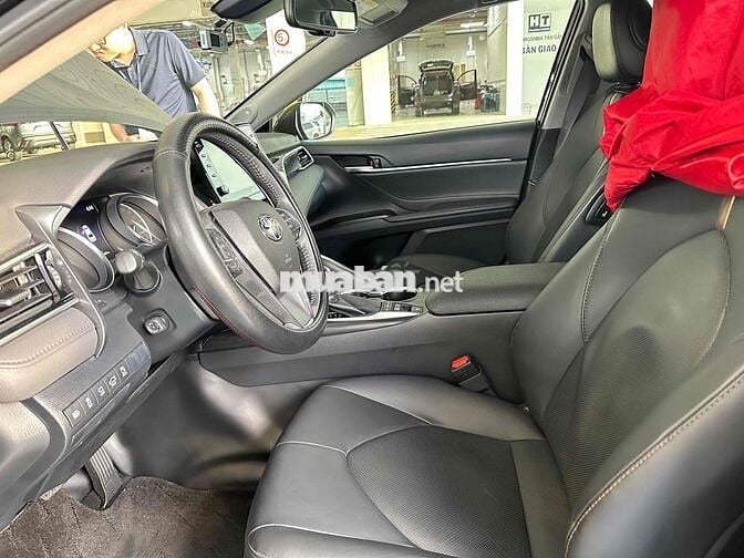 Toyota Camry Hybrid 2023 Đen 24.000 km