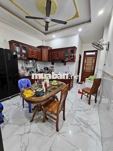 Cho thuê nhà mặt tiền gần siêu thị Go,có sẵn nội thất