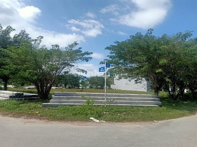 3916m2 đất giáo dục 4 mặt tiền KDC đường số 8, trung tâm Bến Lức